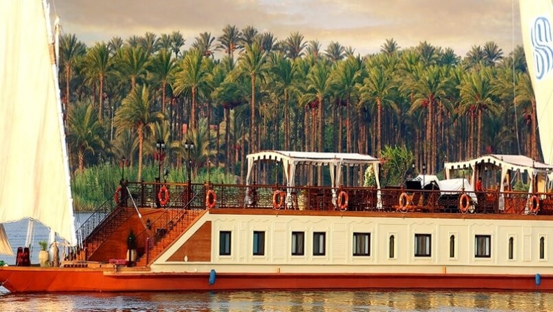 Explore the luxury Egypt tours on the luxury Dahabiya Sonesta Amirat Dahabiya.